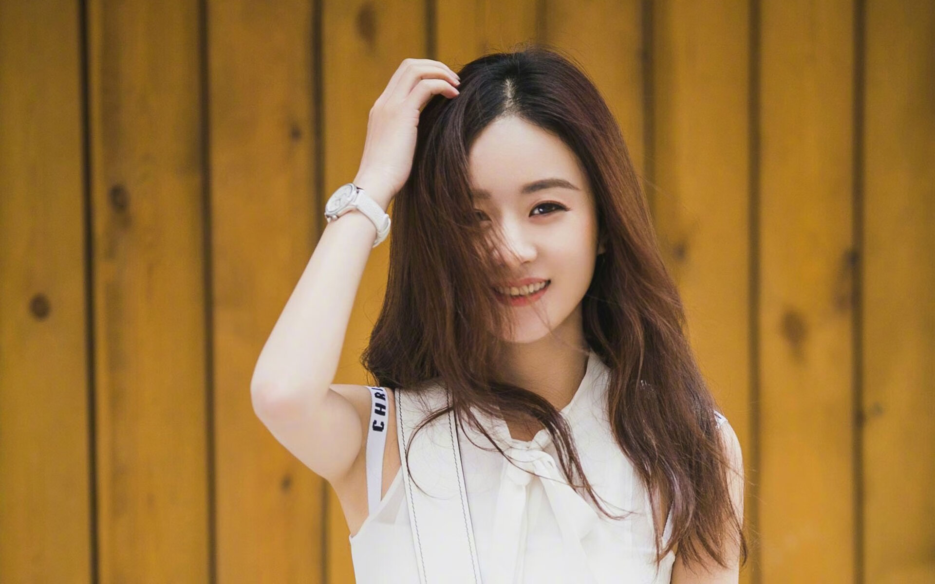 76人球员参与电台连线互动气氛轻松，76人宣传片